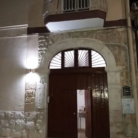 לינה וארוחת בוקר Almasol 3*